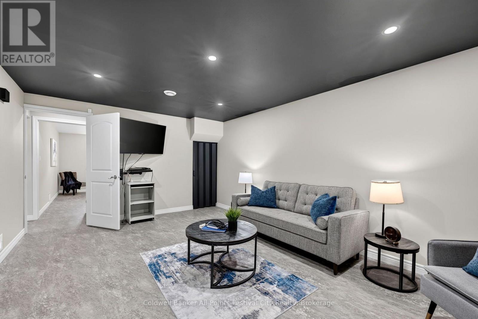 128 Cambria Road N, Goderich (Goderich (Town)), ON - Indoor Photo Showing Living Room