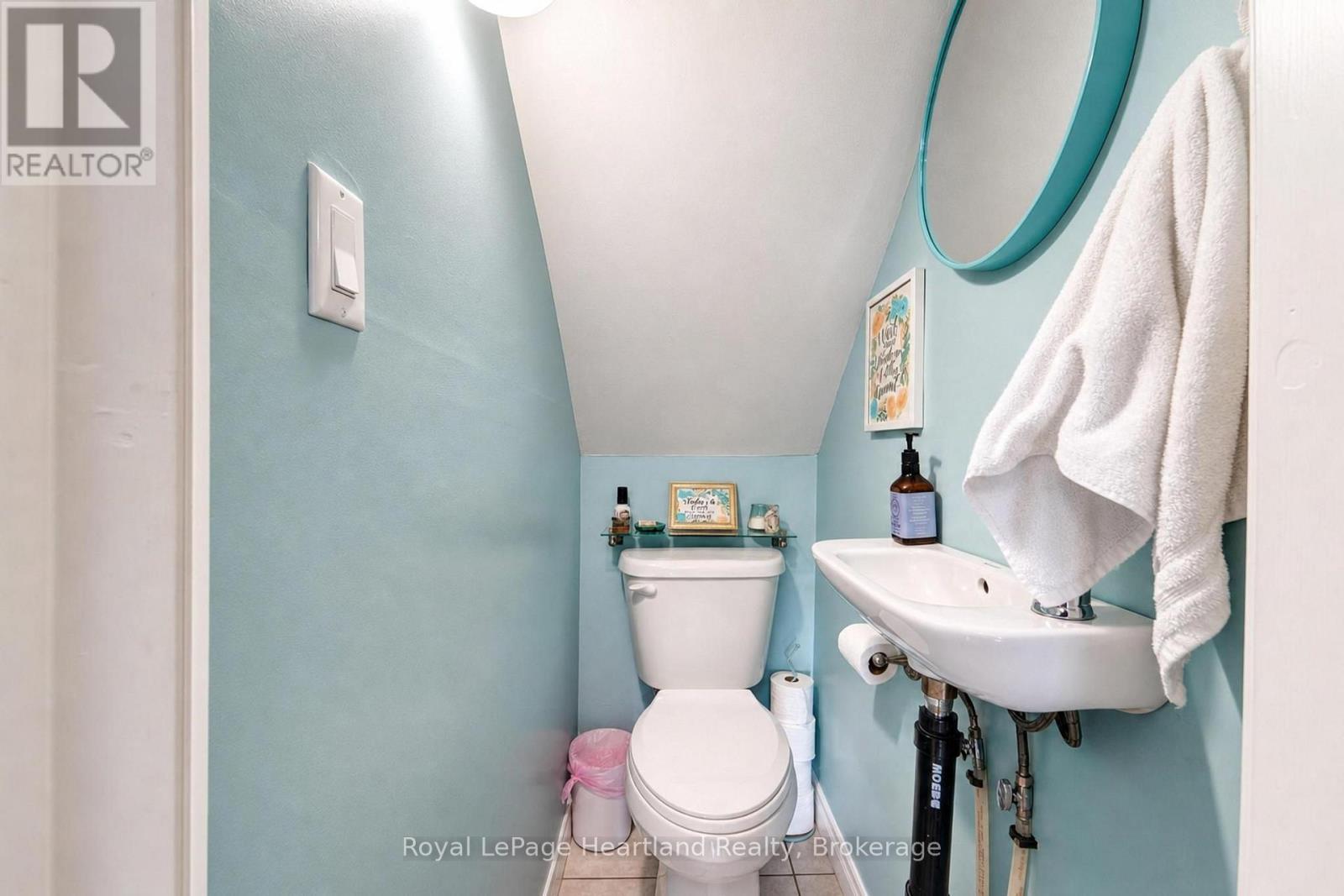 114 Elgin Avenue E, Goderich (Goderich (Town)), ON - Indoor Photo Showing Bathroom