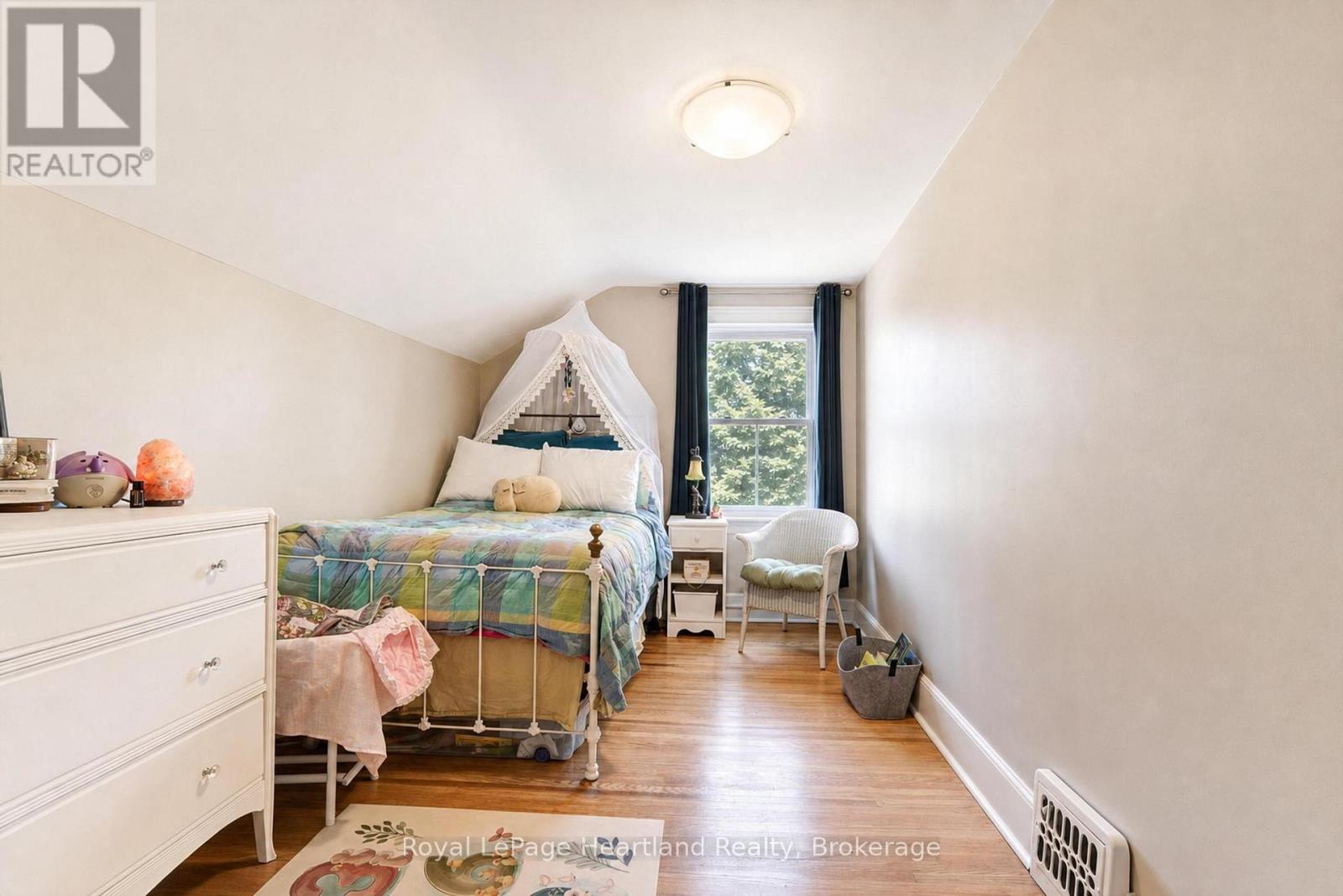 114 Elgin Avenue E, Goderich (Goderich (Town)), ON - Indoor Photo Showing Bedroom