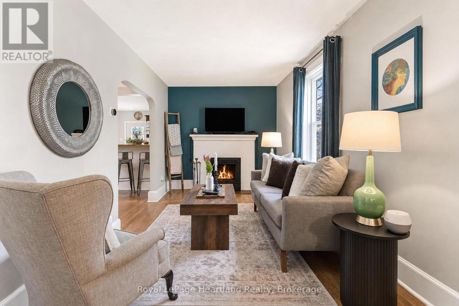 114 Elgin Avenue E, Goderich (Goderich (Town)), ON - Indoor Photo Showing Living Room With Fireplace
