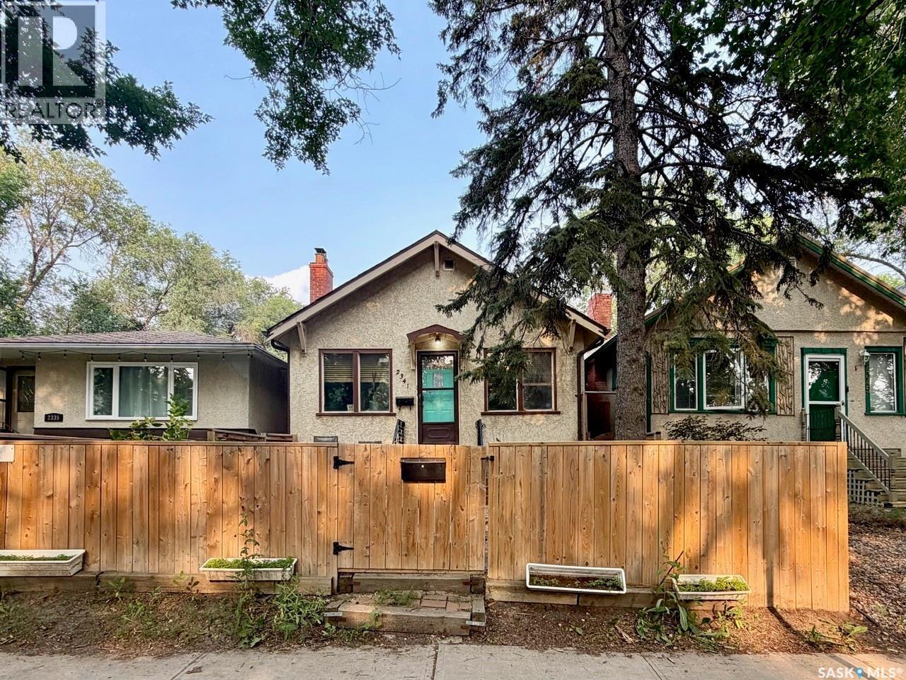 2341 Elphinstone Street, Regina, SK - Outdoor With Facade