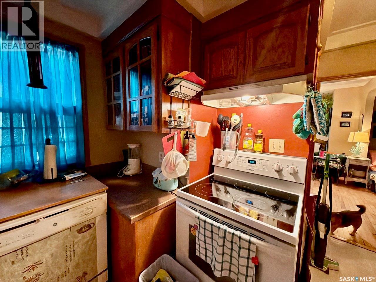 2341 Elphinstone Street, Regina, SK - Indoor