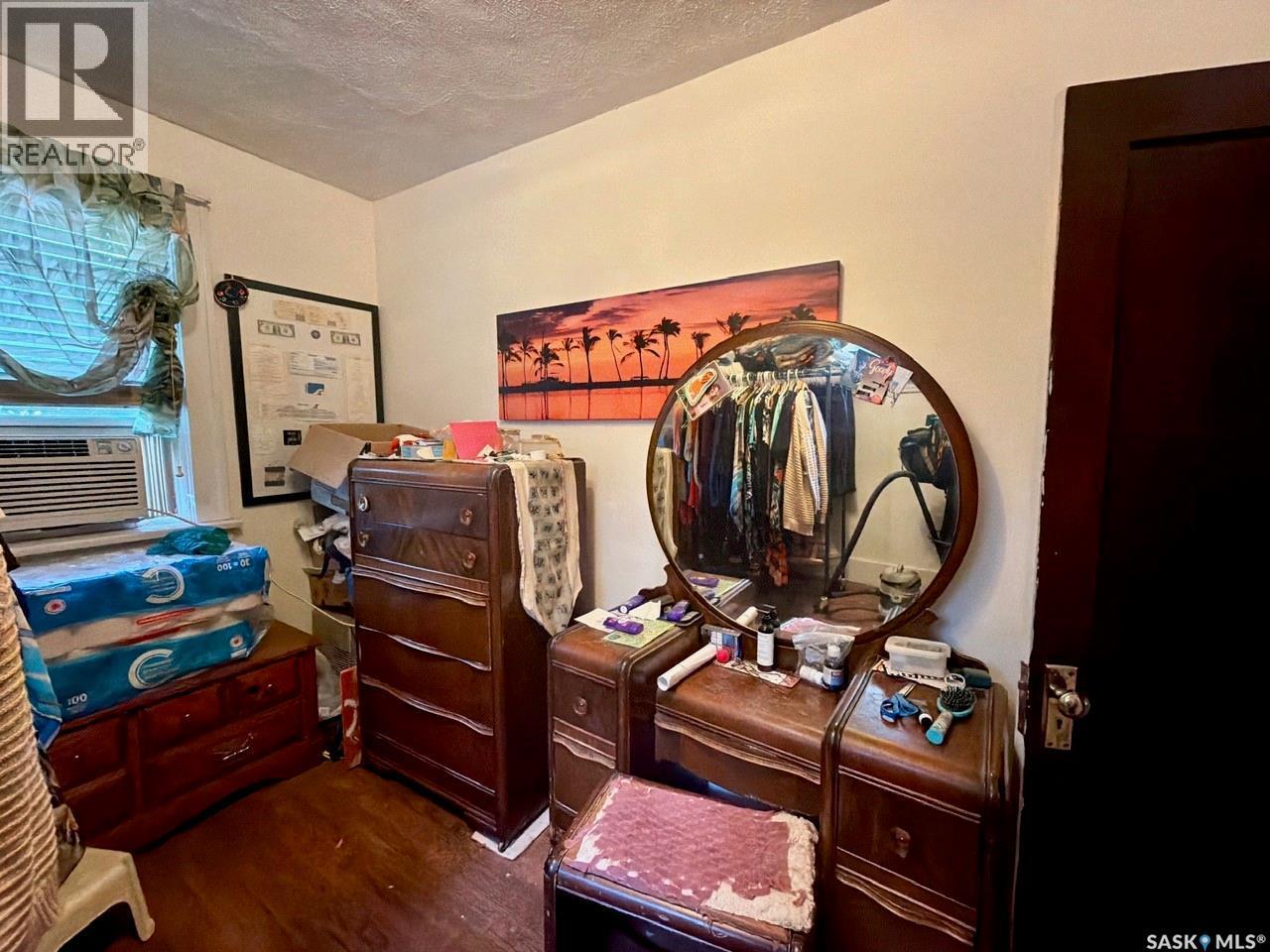 2341 Elphinstone Street, Regina, SK - Indoor