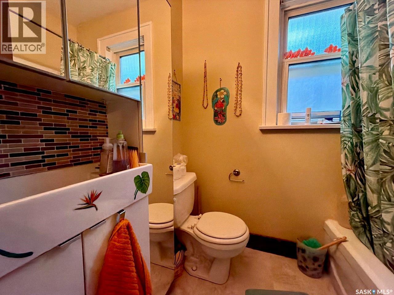 2341 Elphinstone Street, Regina, SK - Indoor Photo Showing Bathroom