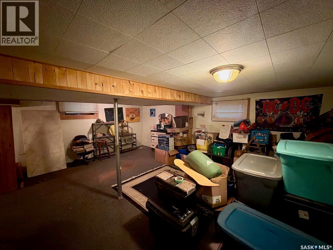 2341 Elphinstone Street, Regina, SK - Indoor