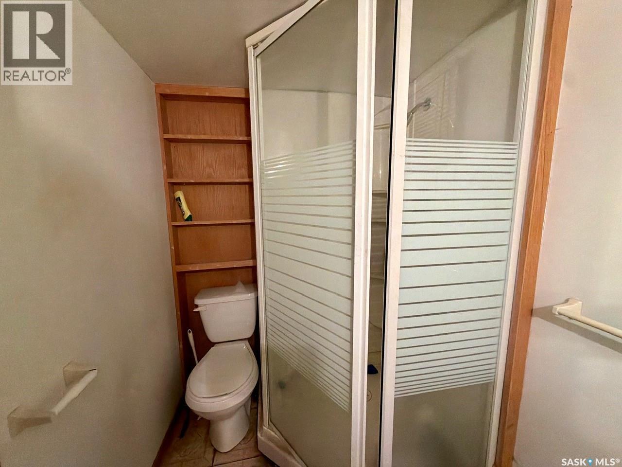 2341 Elphinstone Street, Regina, SK - Indoor Photo Showing Bathroom