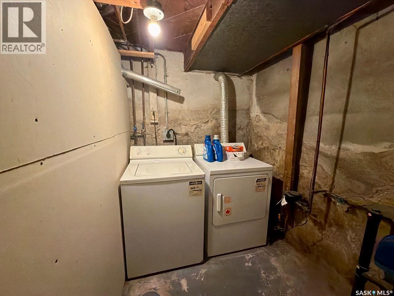 2341 Elphinstone Street, Regina, SK - Indoor Photo Showing Laundry Room