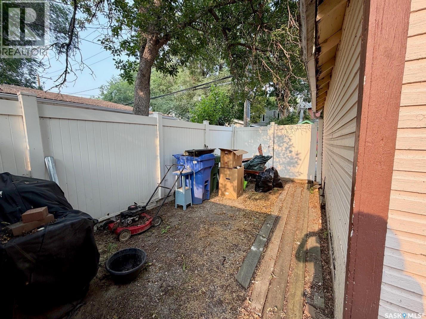 2341 Elphinstone Street, Regina, SK - Outdoor