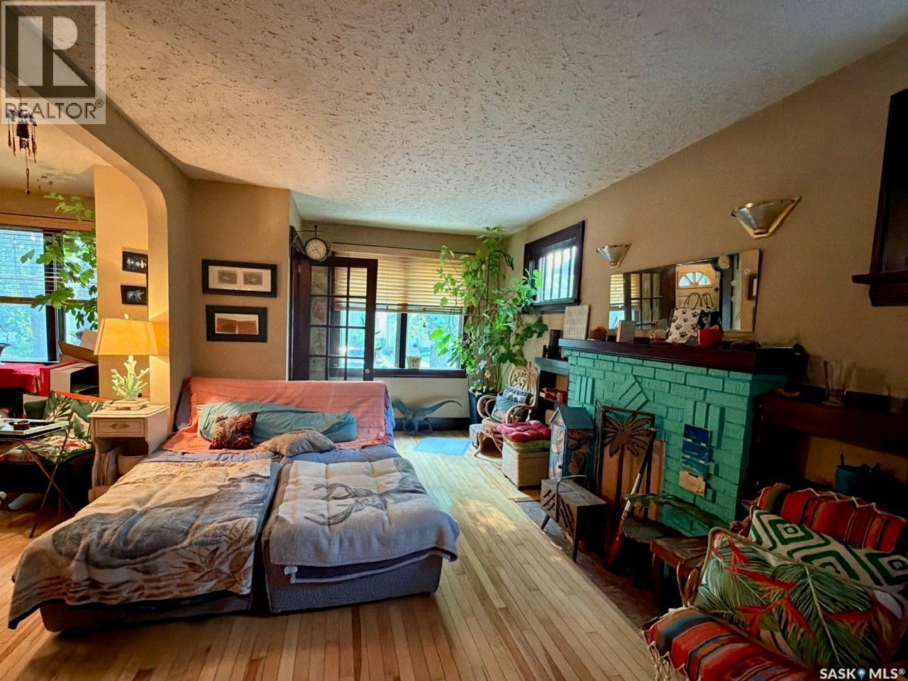 2341 Elphinstone Street, Regina, SK - Indoor Photo Showing Bedroom