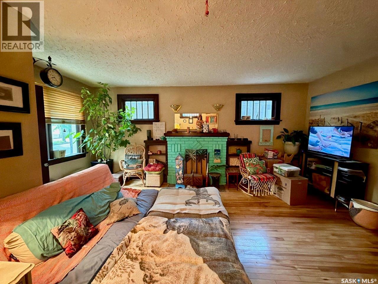 2341 Elphinstone Street, Regina, SK - Indoor Photo Showing Living Room With Fireplace