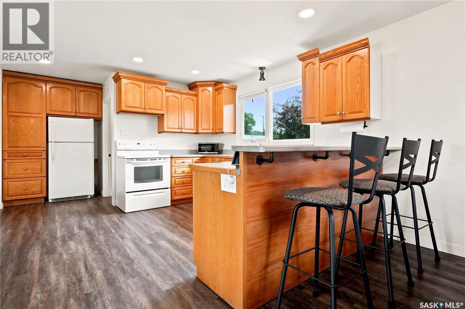 7343 8Th Avenue, Regina, SK - Indoor Photo Showing Kitchen
