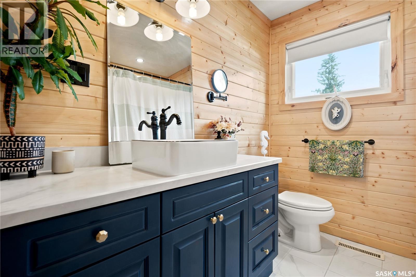 7343 8Th Avenue, Regina, SK - Indoor Photo Showing Bathroom