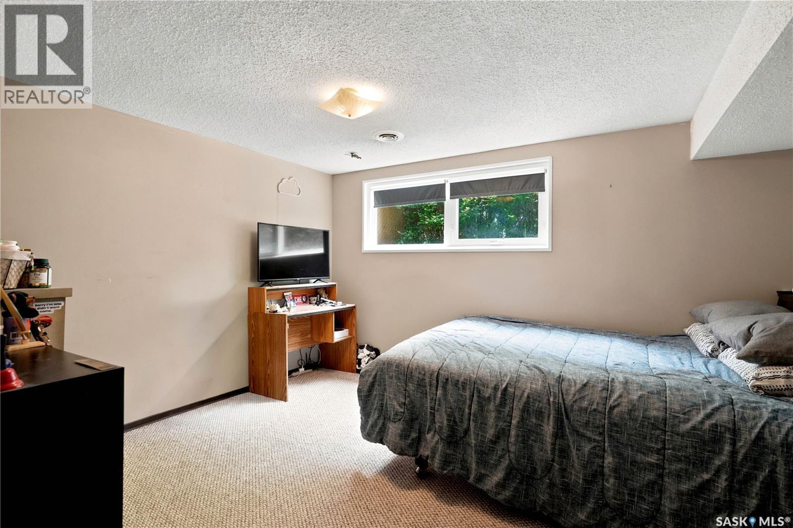 7343 8Th Avenue, Regina, SK - Indoor Photo Showing Bedroom