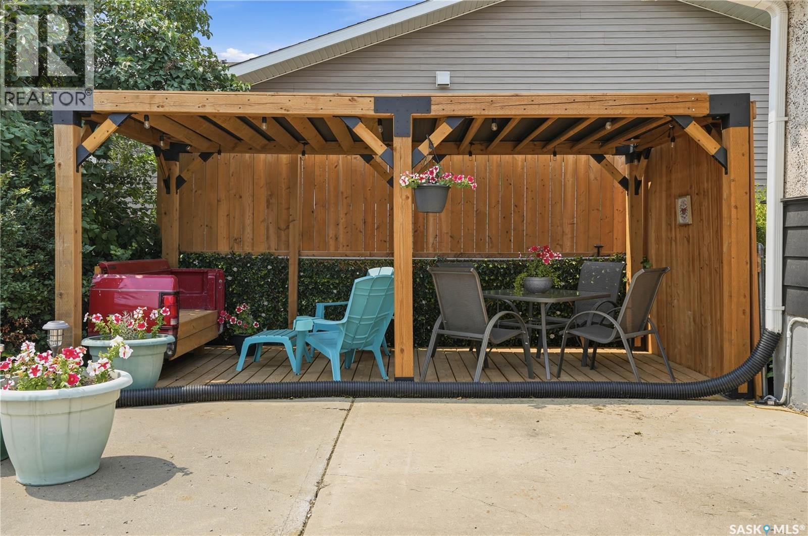 7343 8Th Avenue, Regina, SK - Outdoor With Exterior
