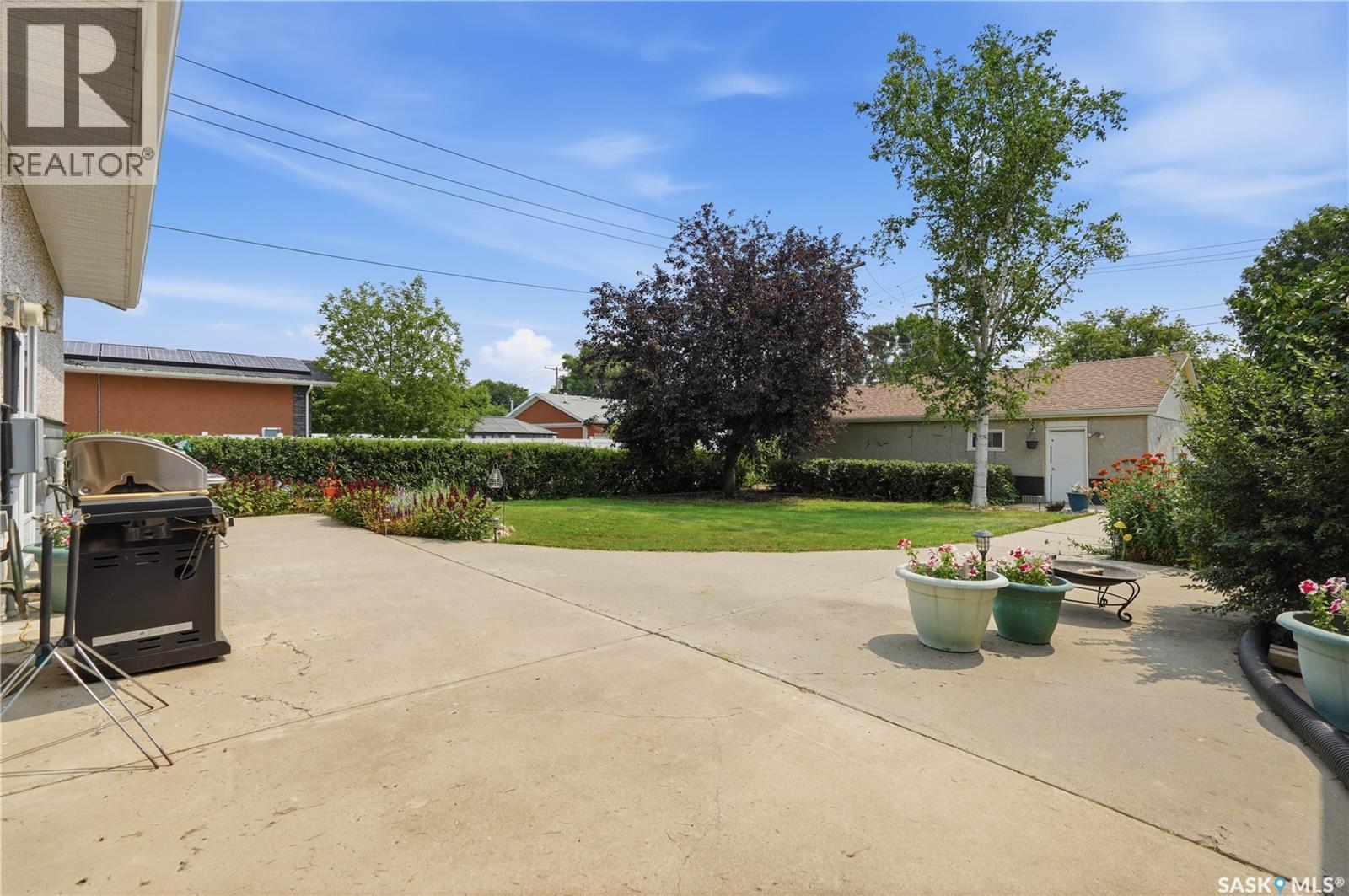 7343 8Th Avenue, Regina, SK - Outdoor