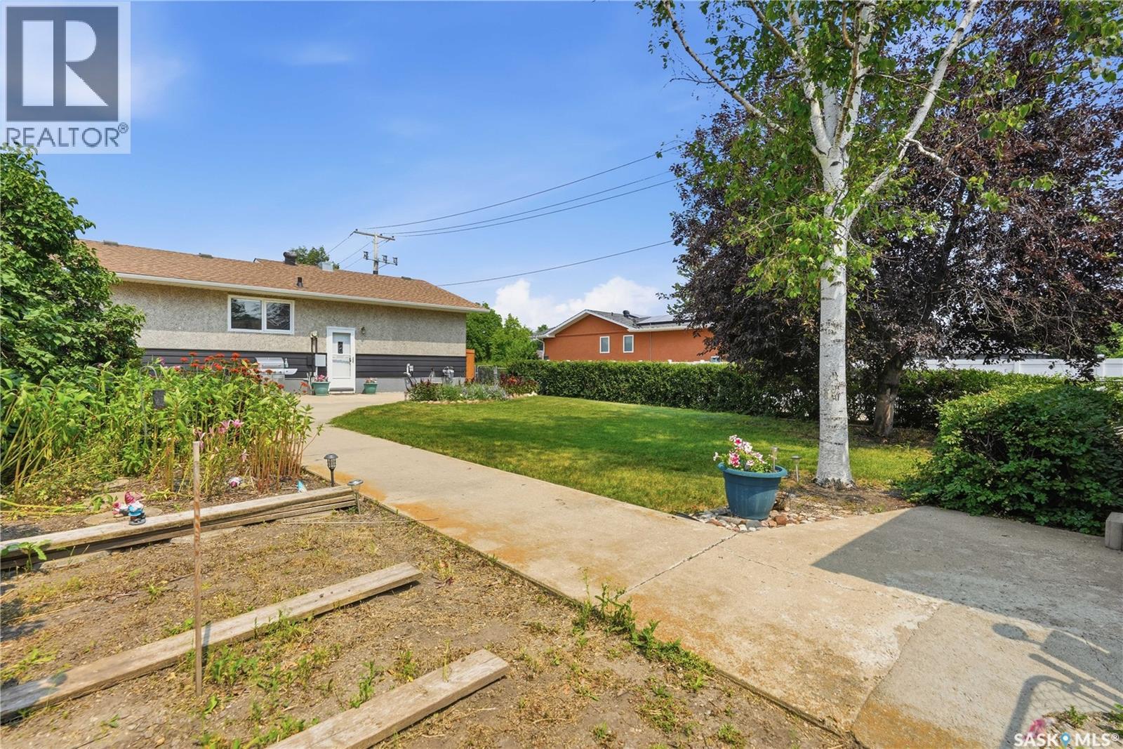 7343 8Th Avenue, Regina, SK - Outdoor