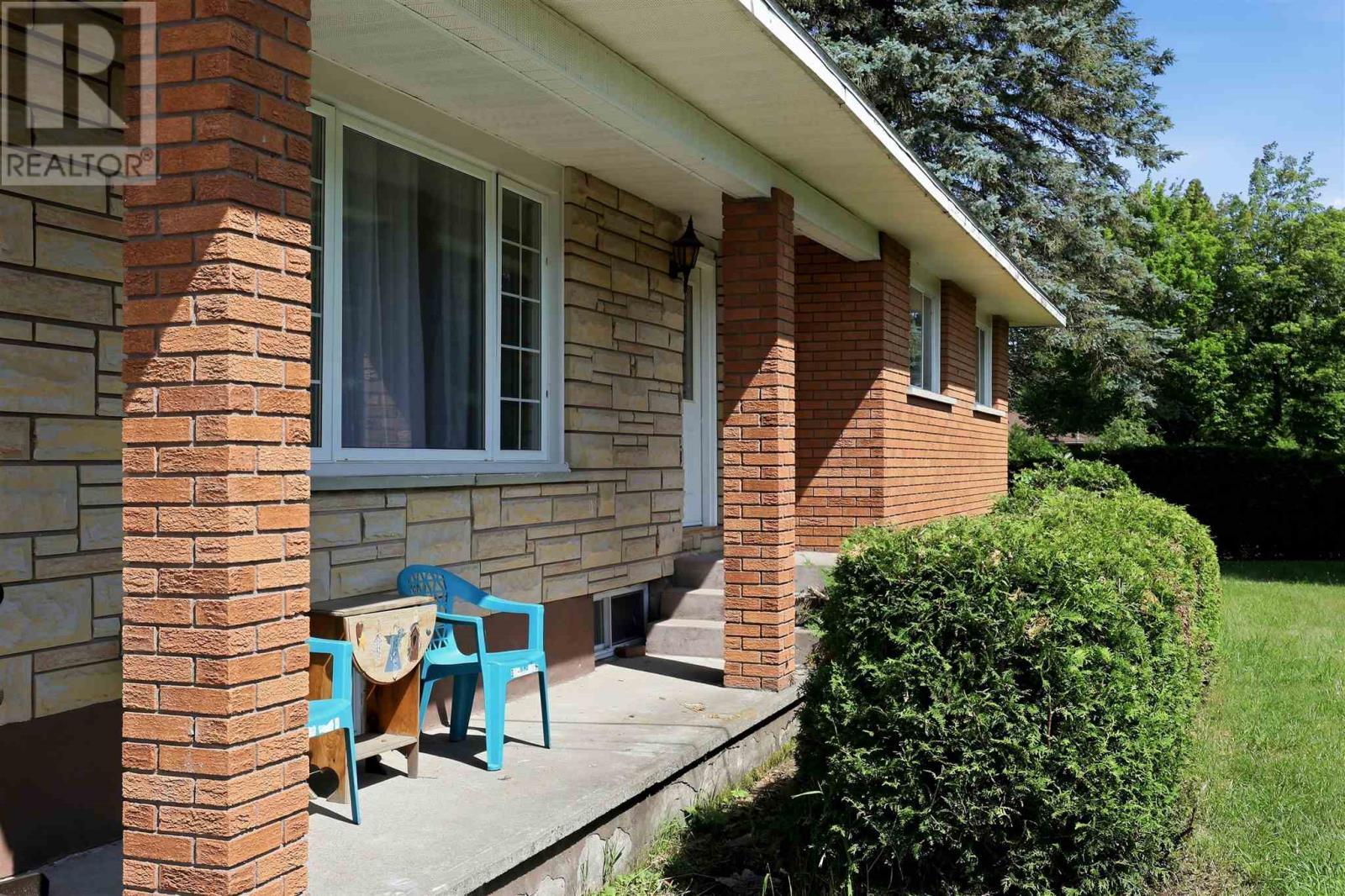 305 Moss Rd, Sault Ste. Marie, ON - Outdoor