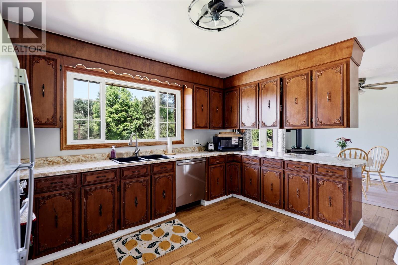 305 Moss Rd, Sault Ste. Marie, ON - Indoor Photo Showing Kitchen With Double Sink