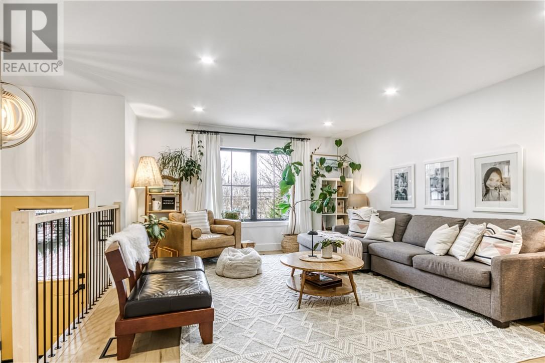 2016 Latimer Crescent, Sudbury, ON - Indoor Photo Showing Living Room