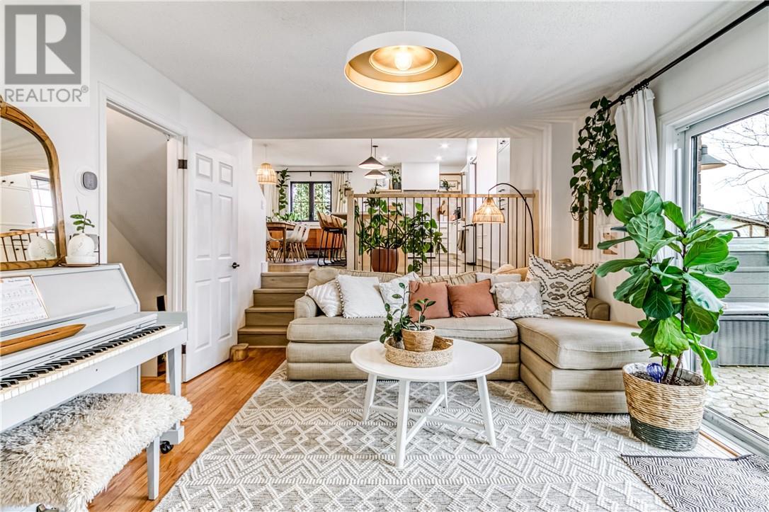 2016 Latimer Crescent, Sudbury, ON - Indoor Photo Showing Living Room