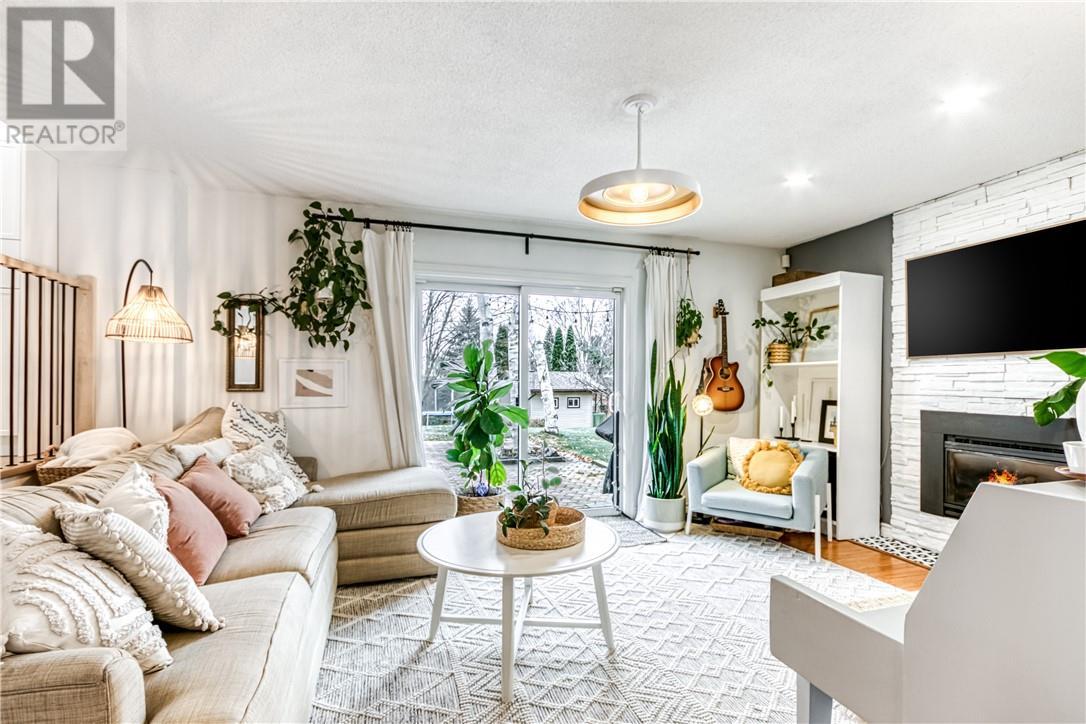 2016 Latimer Crescent, Sudbury, ON - Indoor Photo Showing Living Room With Fireplace