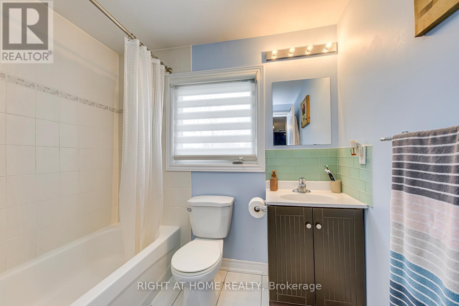 4164 Forest Fire Crescent, Mississauga, ON - Indoor Photo Showing Bathroom