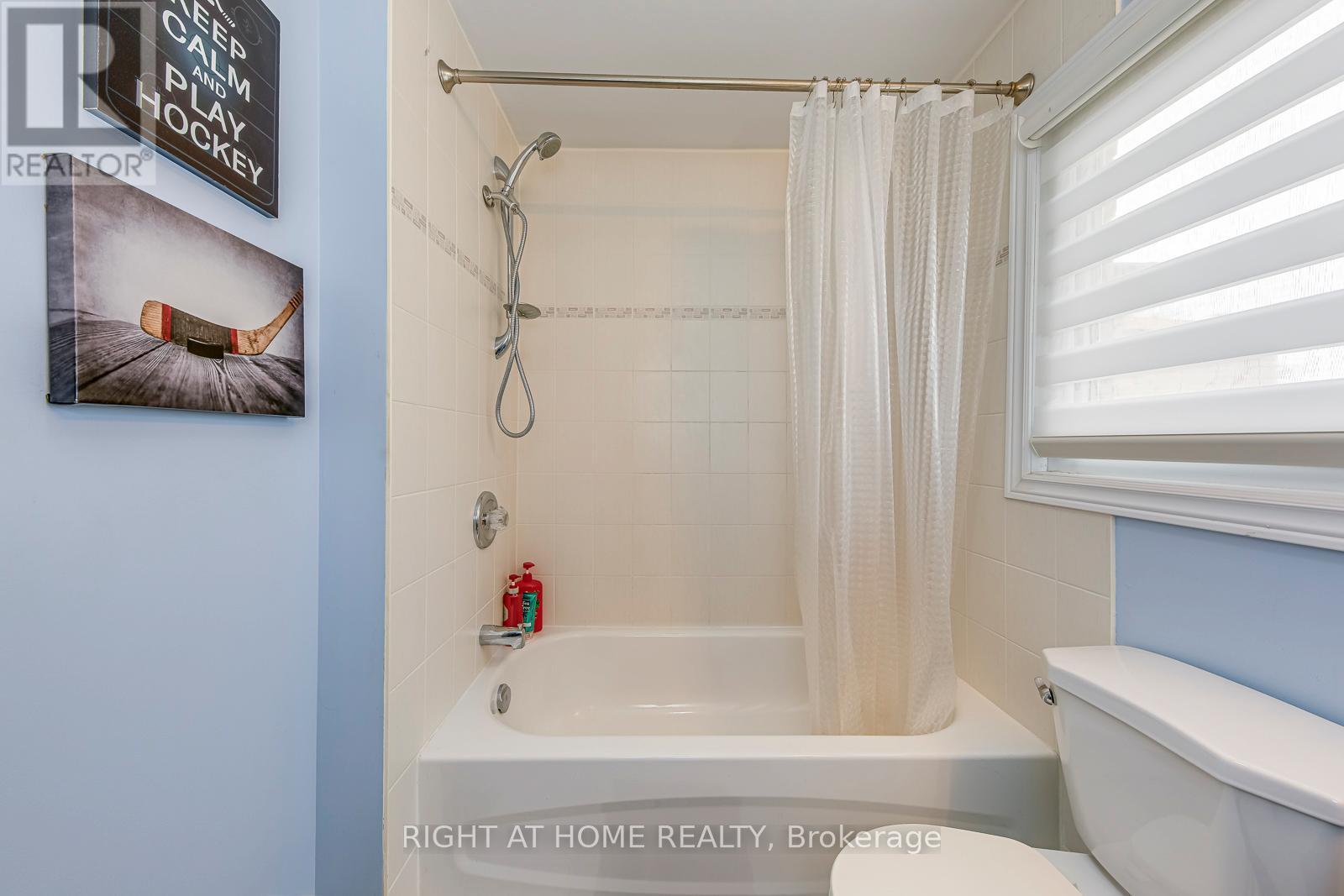 4164 Forest Fire Crescent, Mississauga, ON - Indoor Photo Showing Bathroom