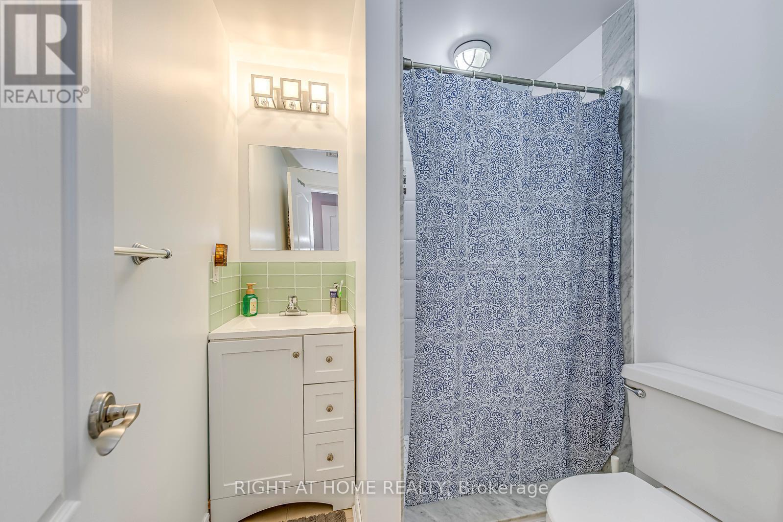 4164 Forest Fire Crescent, Mississauga, ON - Indoor Photo Showing Bathroom