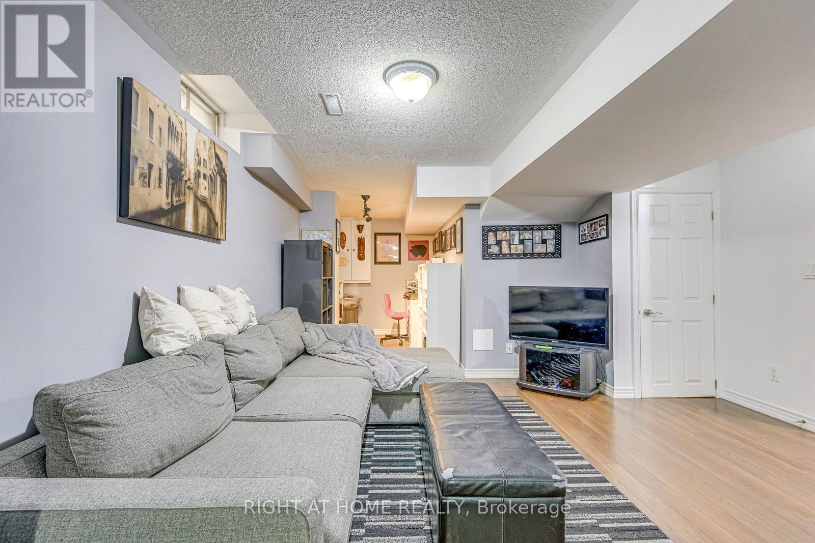 4164 Forest Fire Crescent, Mississauga, ON - Indoor Photo Showing Living Room