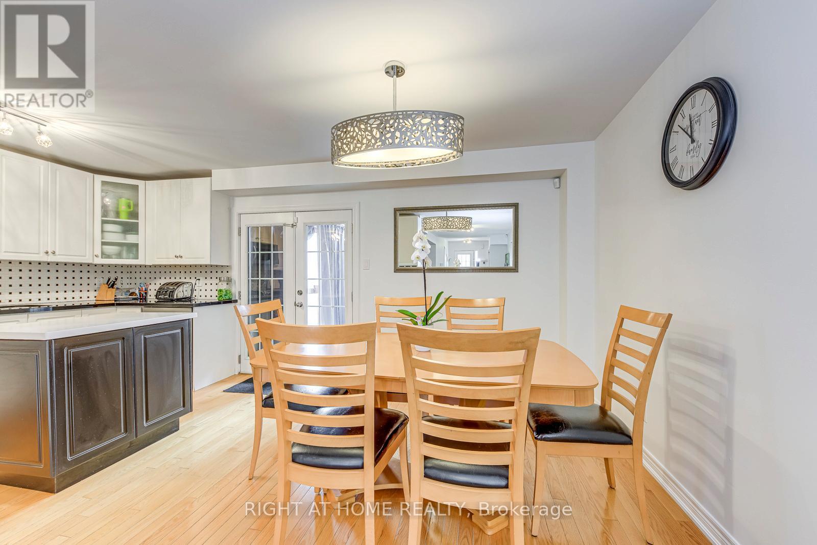4164 Forest Fire Crescent, Mississauga, ON - Indoor Photo Showing Dining Room