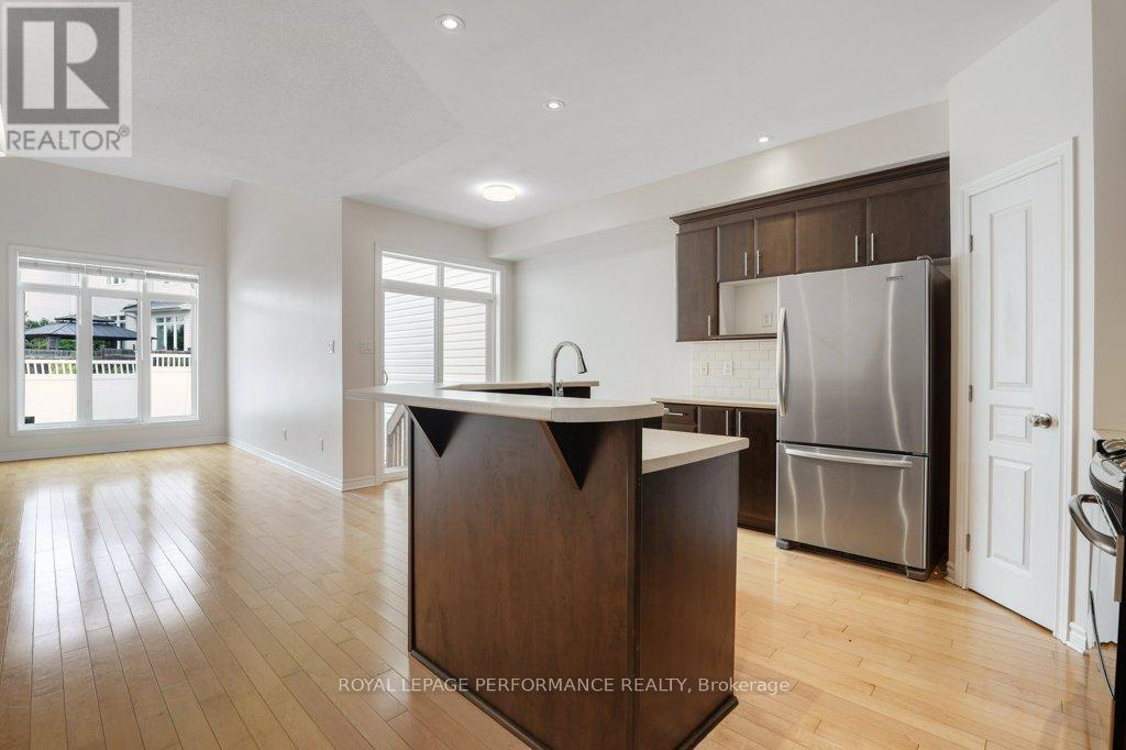 306 Waymark Crescent, Ottawa, ON - Indoor Photo Showing Kitchen With Stainless Steel Kitchen