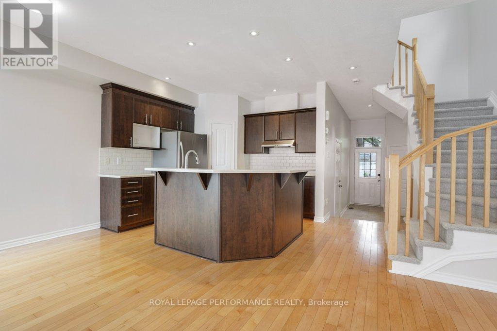 306 Waymark Crescent, Ottawa, ON - Indoor Photo Showing Kitchen
