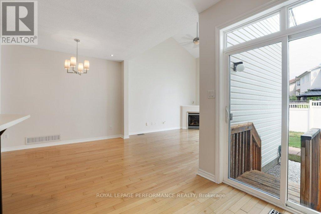 306 Waymark Crescent, Ottawa, ON - Indoor Photo Showing Other Room