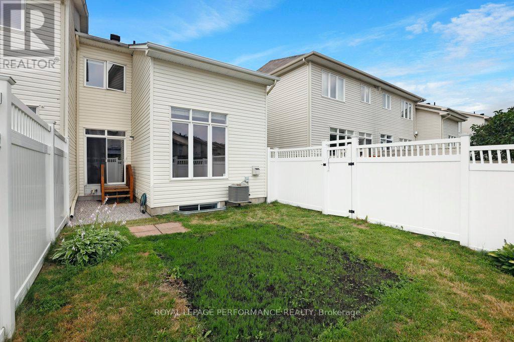 306 Waymark Crescent, Ottawa, ON - Outdoor