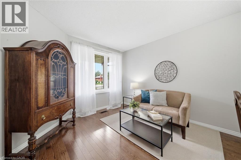 200 Morrison Drive, Caledonia, ON - Indoor Photo Showing Living Room