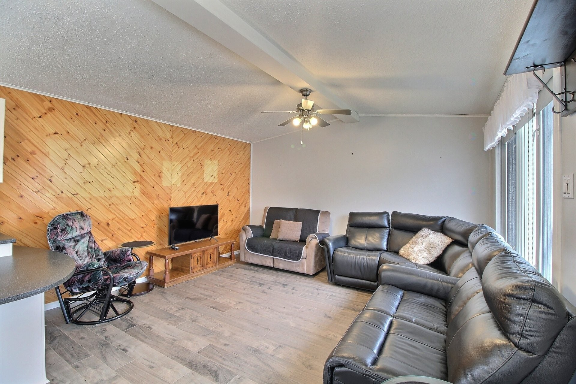 Salon - 38 Rue Dumont O., Rouyn-Noranda, QC - Indoor Photo Showing Living Room With Fireplace
