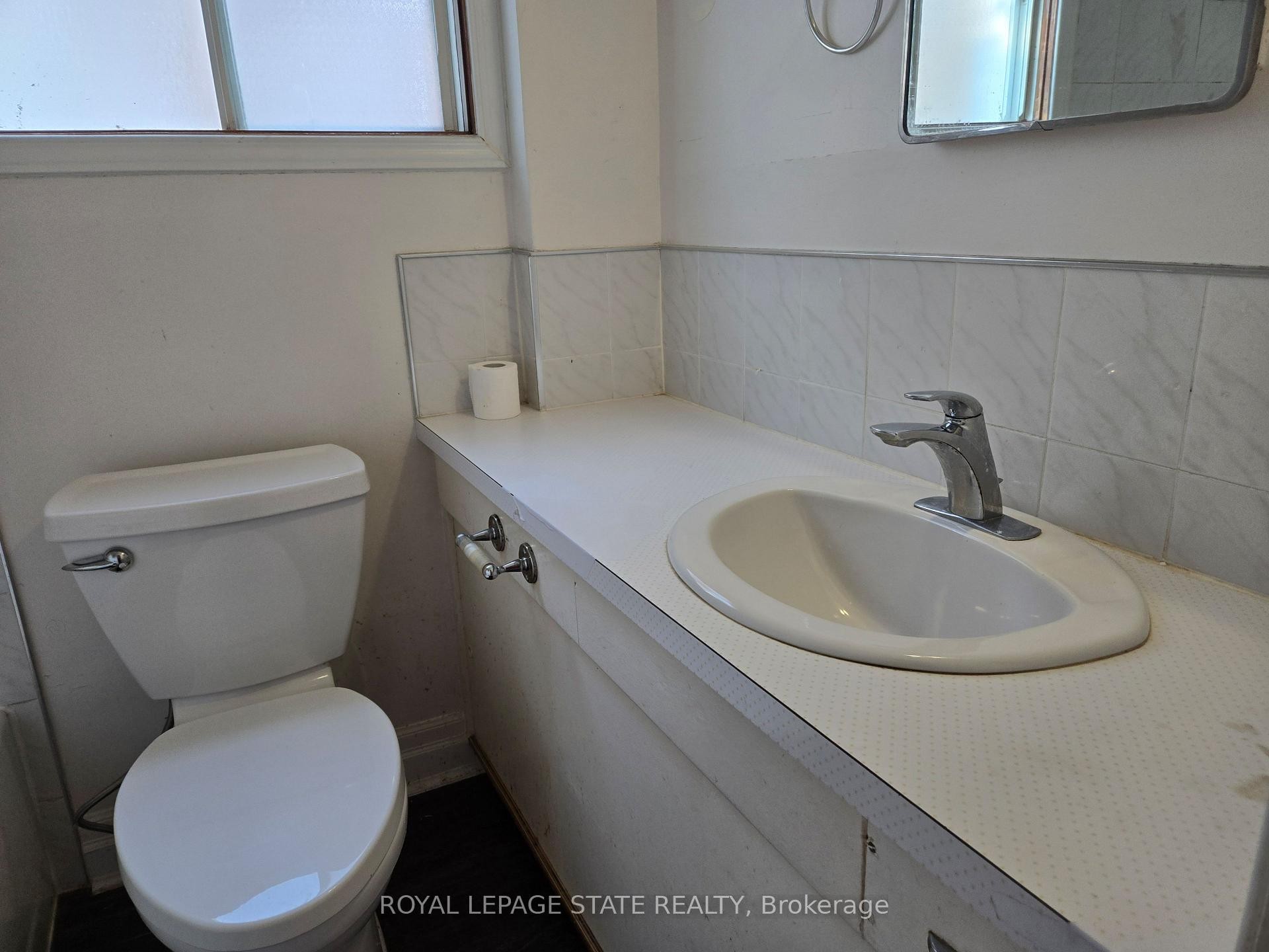 224 Burgar Street, Welland, ON - Indoor Photo Showing Bathroom