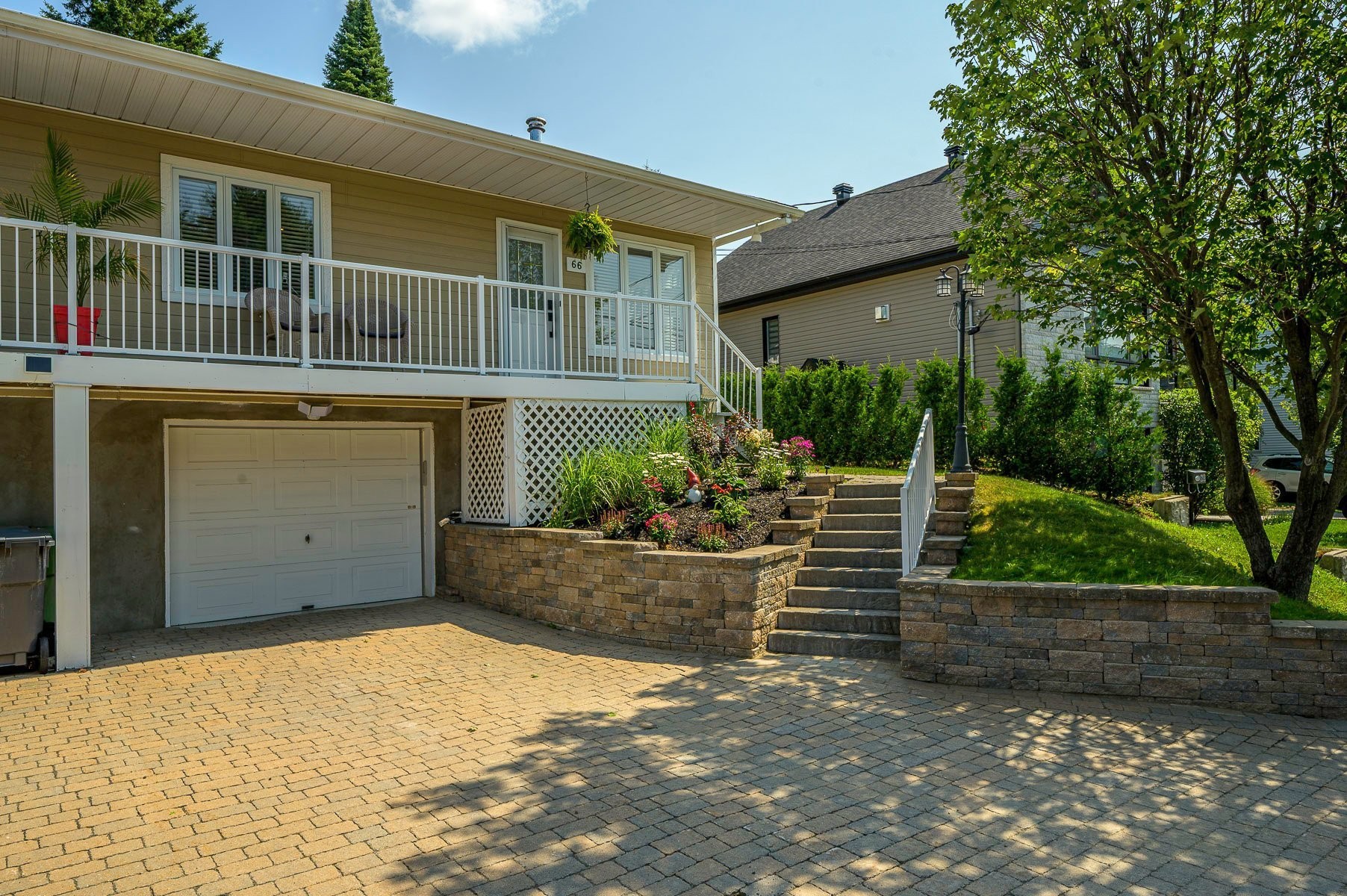 Front of Structure - 66 Av. Guindon, Saint-Sauveur, QC - Outdoor