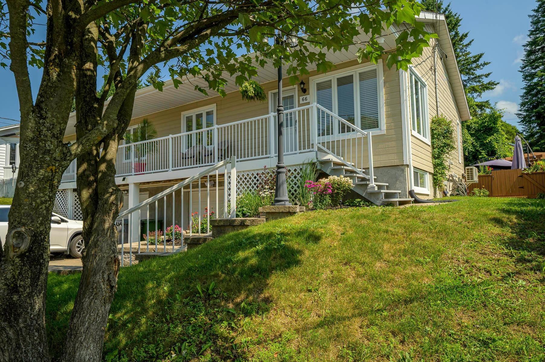 Front of Structure - 66 Av. Guindon, Saint-Sauveur, QC - Outdoor