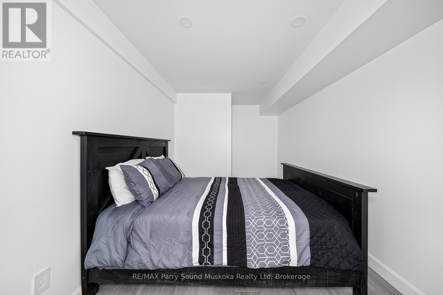 48 Wendy'S Lane, Mckellar, ON - Indoor Photo Showing Bedroom
