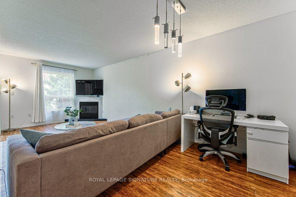 16 Westvillage Drive, Hamilton, ON - Indoor Photo Showing Other Room