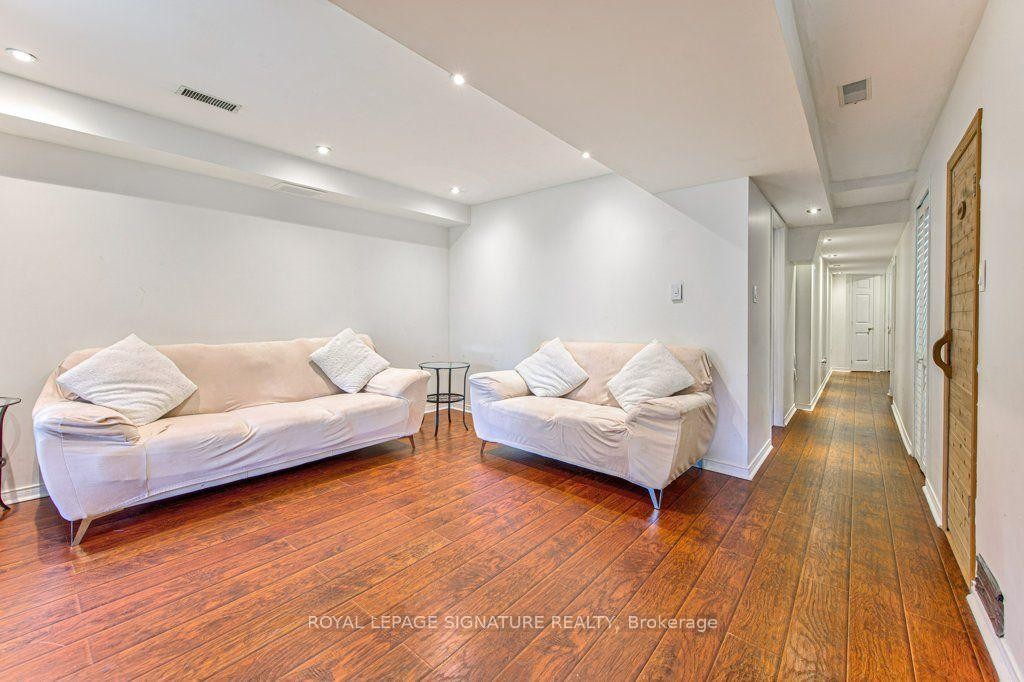 16 Westvillage Drive, Hamilton, ON - Indoor Photo Showing Other Room