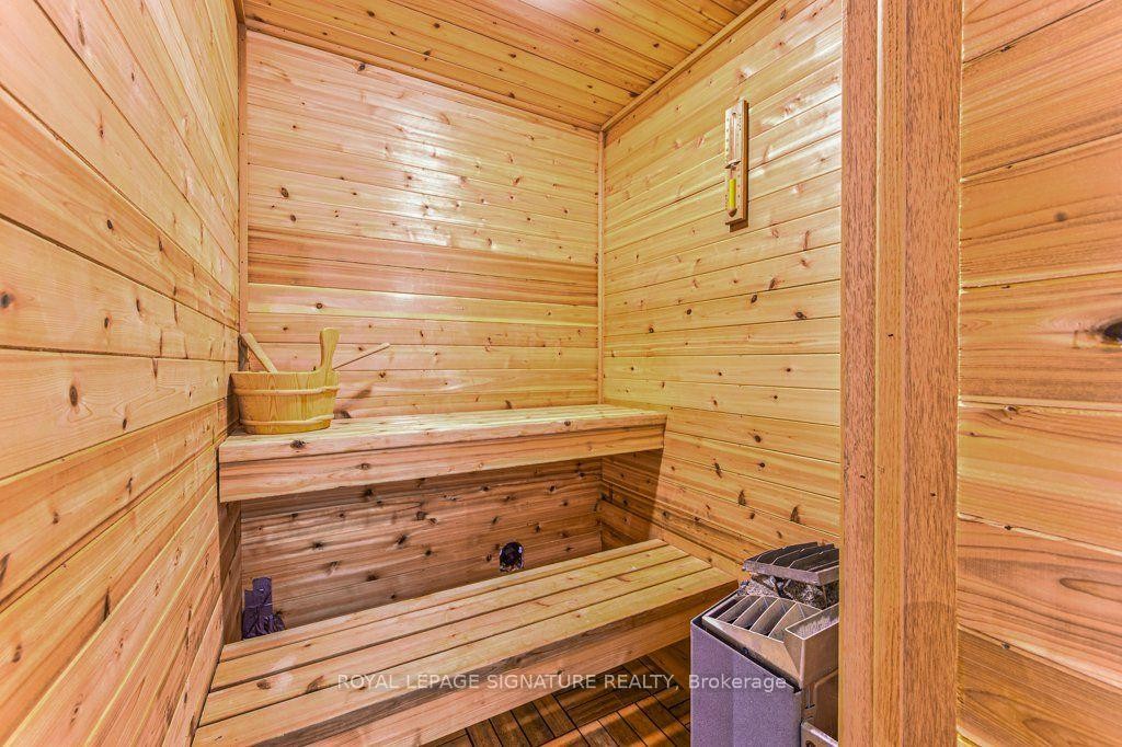 16 Westvillage Drive, Hamilton, ON - Indoor Photo Showing Other Room