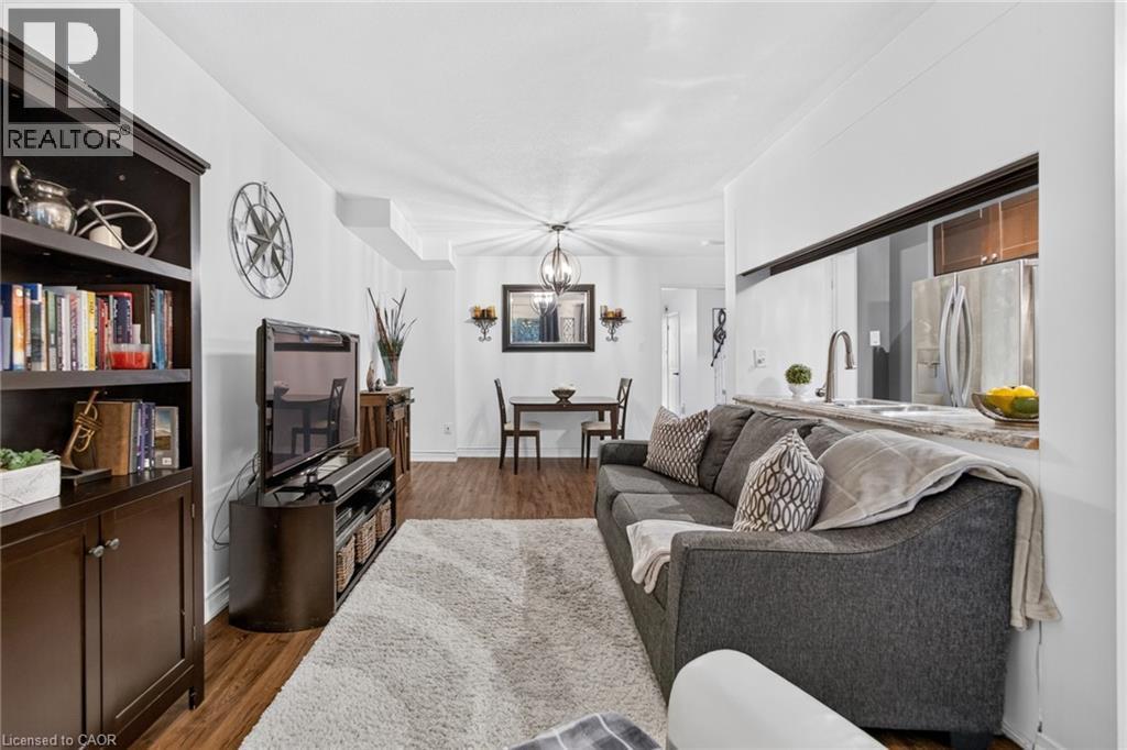 3 Beverly Lane, Georgetown, ON - Indoor Photo Showing Living Room