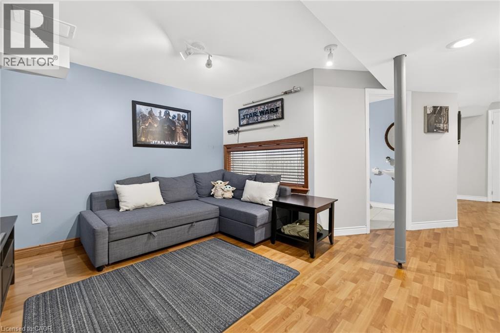 3 Beverly Lane, Georgetown, ON - Indoor Photo Showing Living Room