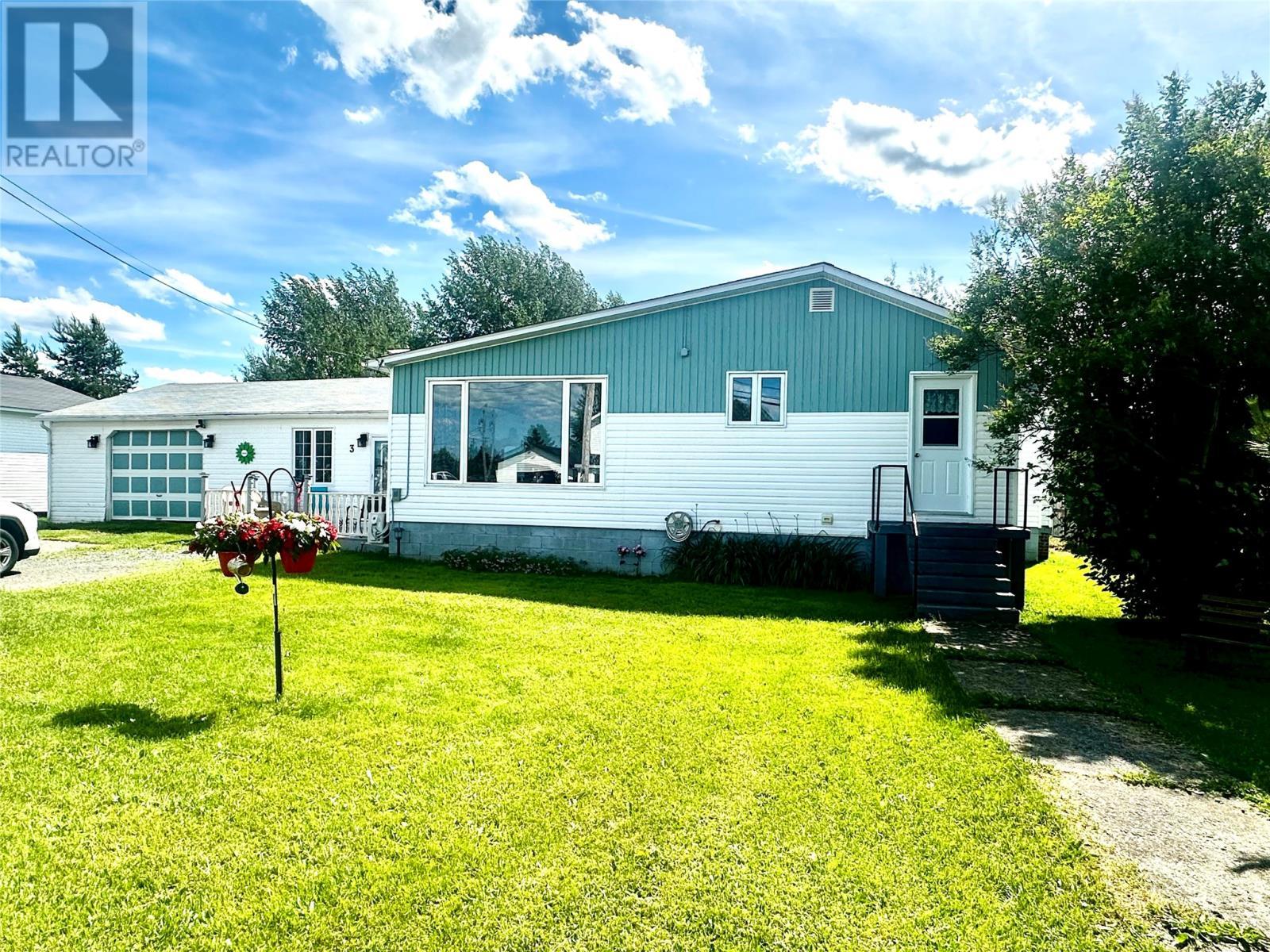 3 Sunset Drive, Badger, NL - Outdoor