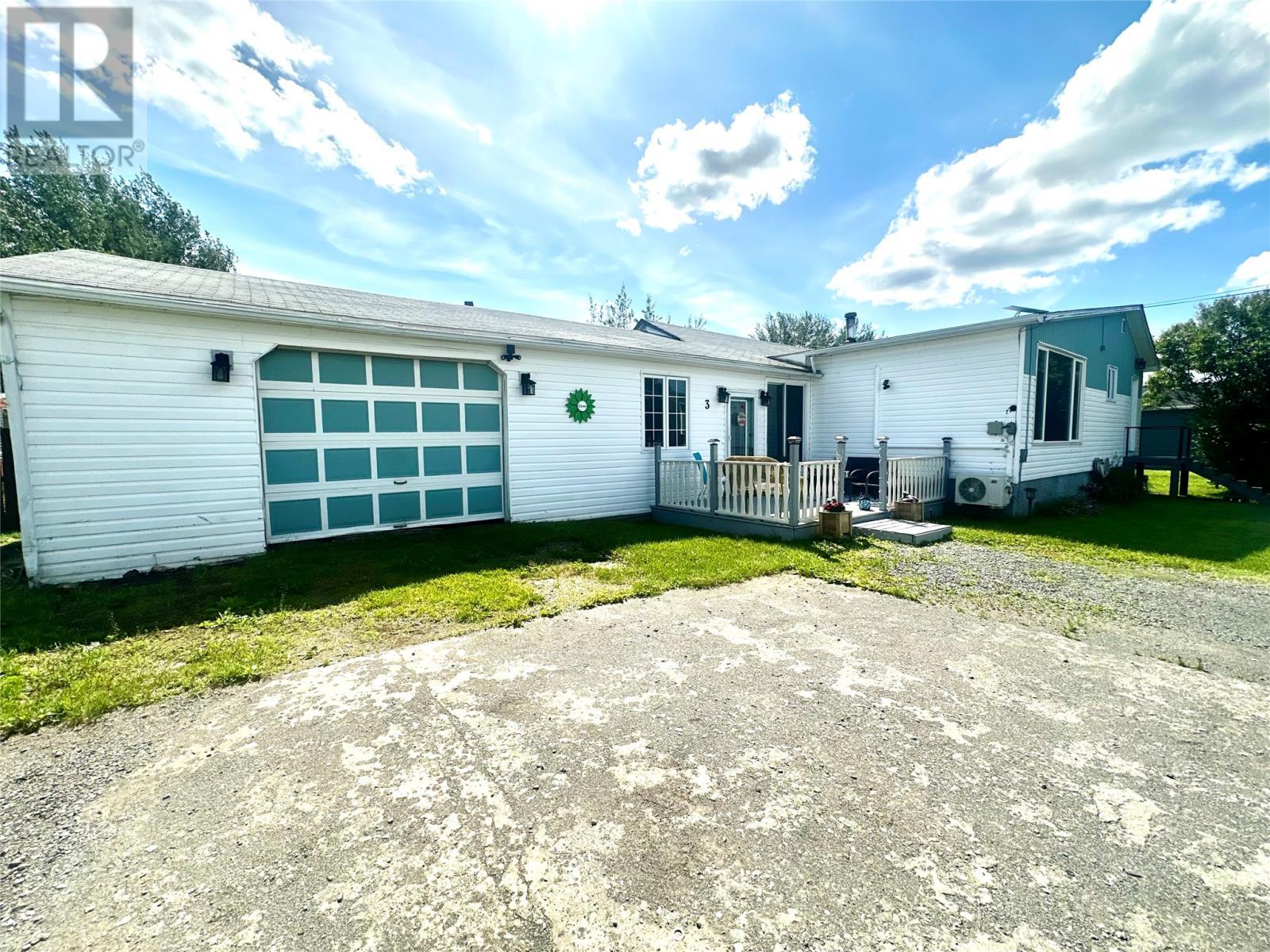 3 Sunset Drive, Badger, NL - Outdoor