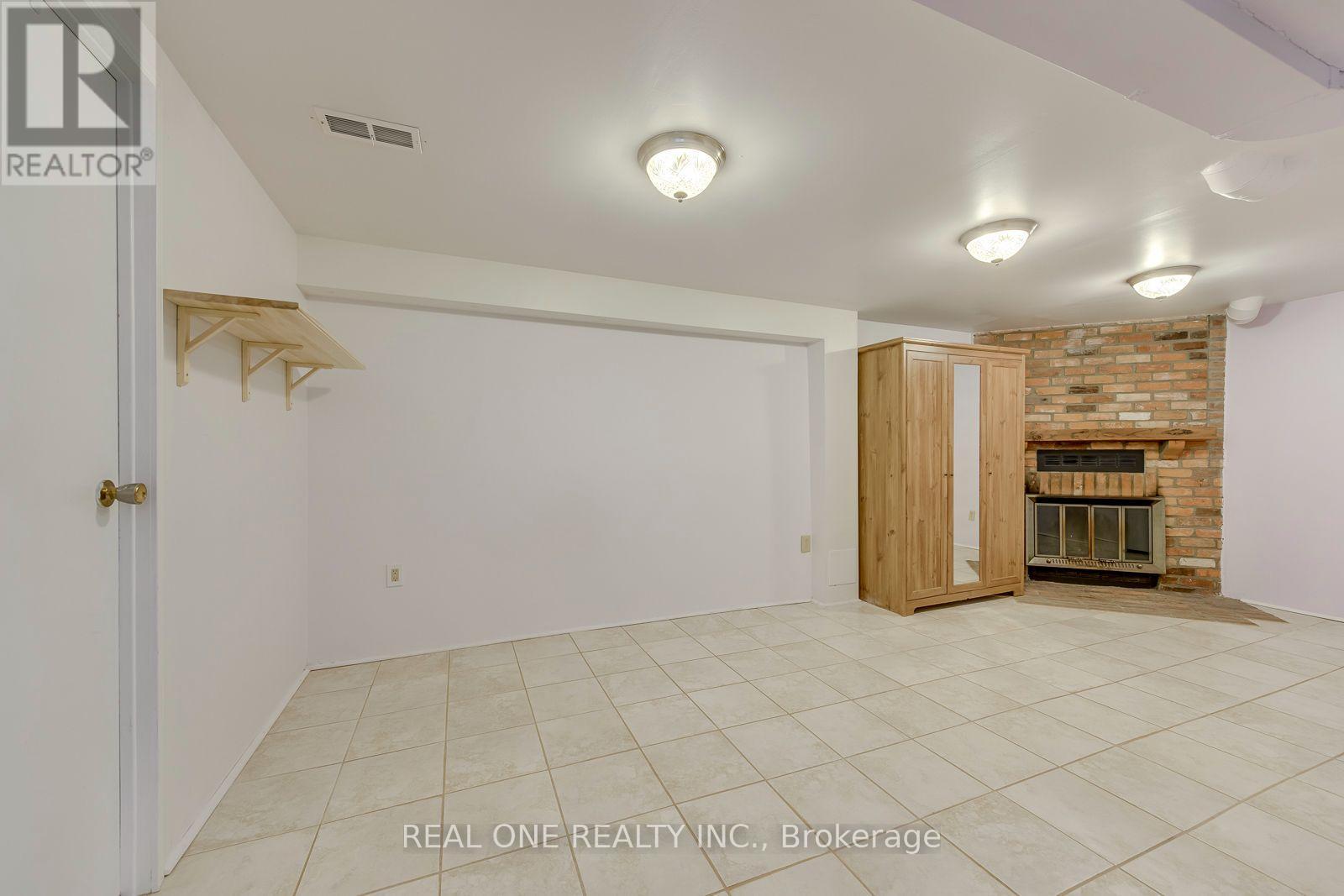 741 Queensbridge Drive, Mississauga, ON - Indoor Photo Showing Other Room