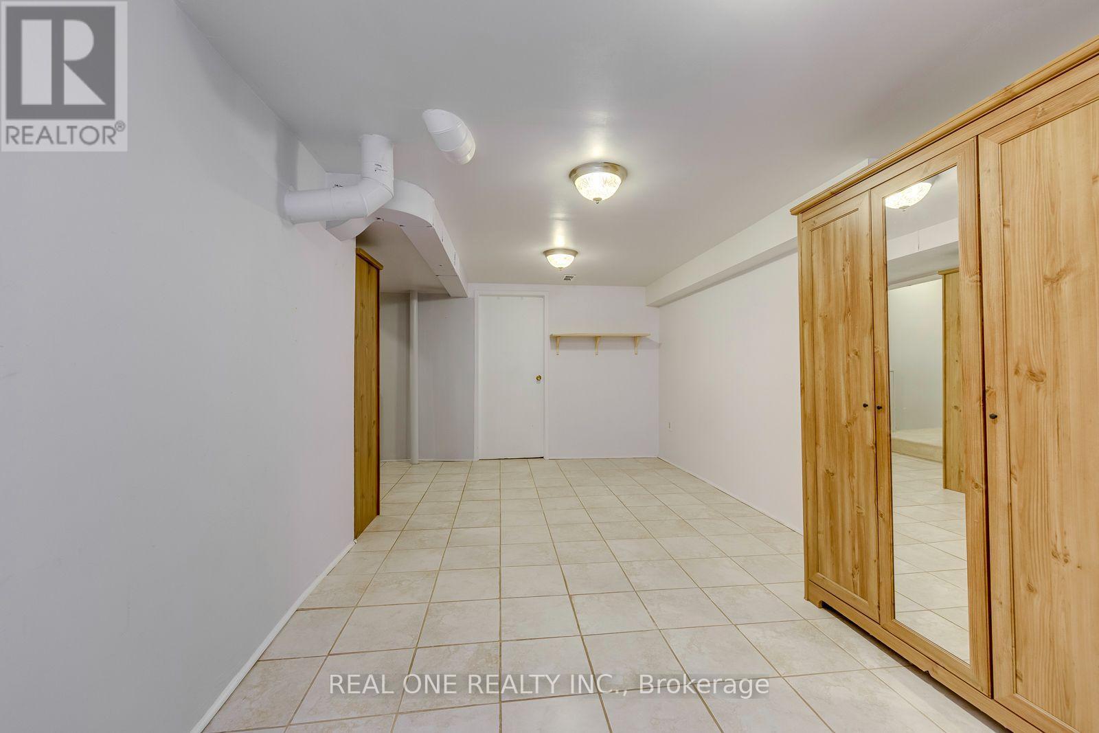 741 Queensbridge Drive, Mississauga, ON - Indoor Photo Showing Other Room