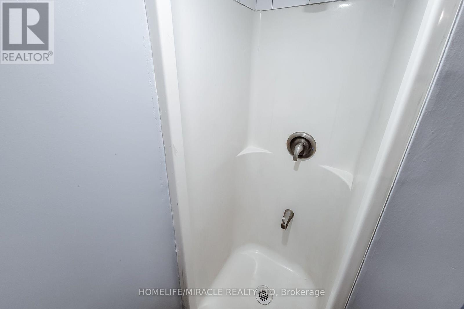 87 Rice Road, Welland, ON - Indoor Photo Showing Bathroom